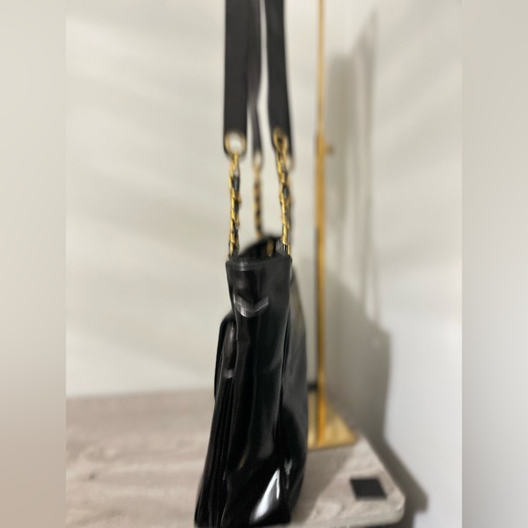 Chanel Black Parent Leather Shoulder Bag with CC logo - Picture 13 of 15